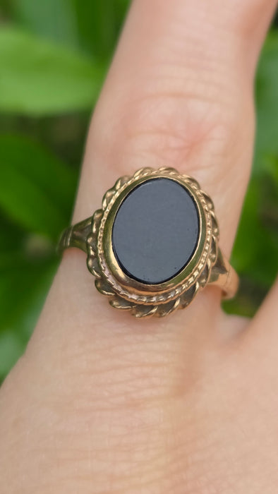 Vintage: 9ct Yellow Gold Black Onyx Signet Ring — From 1977