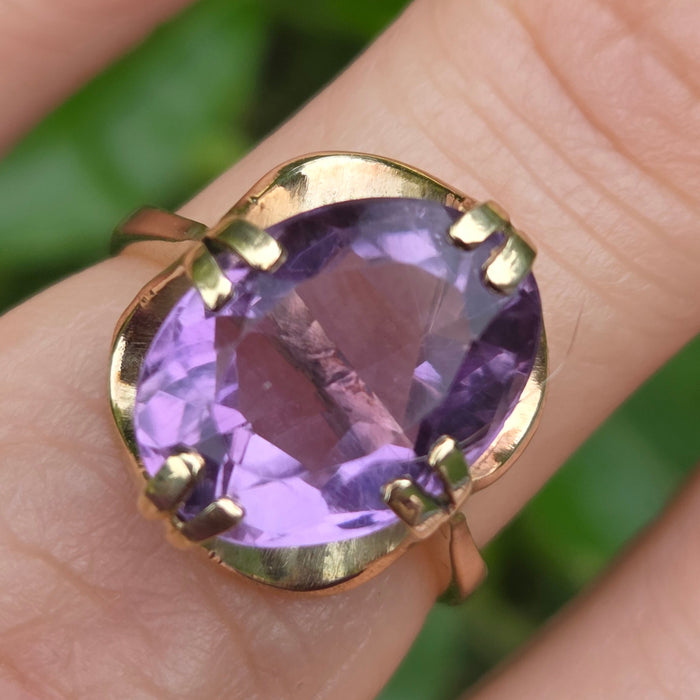 Vintage: 9ct Yellow Gold Amethyst Solitaire Ring — From 1973