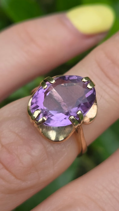 Vintage: 9ct Yellow Gold Amethyst Solitaire Ring — From 1973