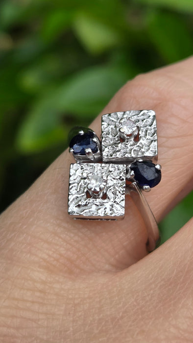 Vintage: 18ct White Gold Art Deco Blue Sapphire & Diamond Geometric Ring