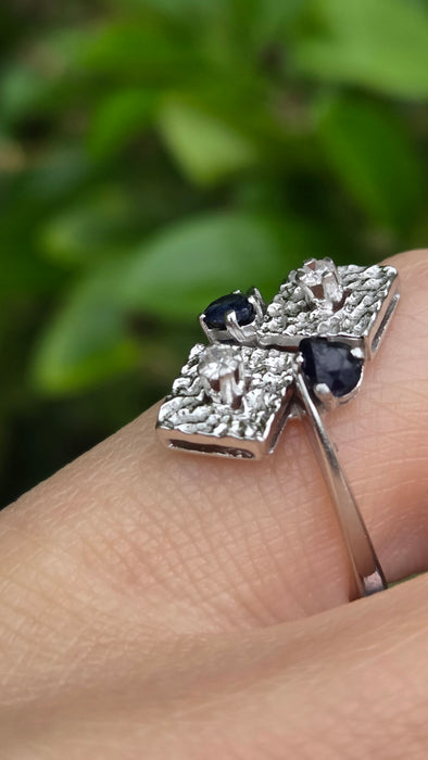 Vintage: 18ct White Gold Art Deco Blue Sapphire & Diamond Geometric Ring