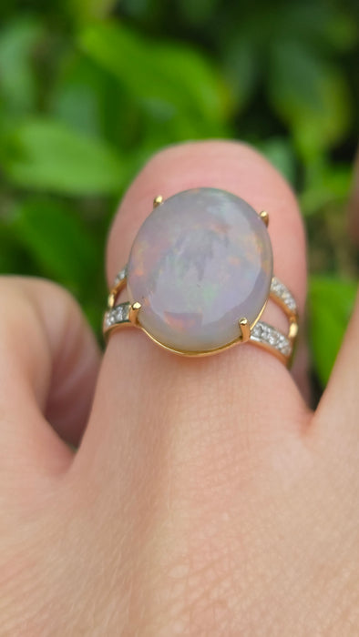 Vintage: 9ct Yellow Gold Opal & Diamond Split Shoulder Ring