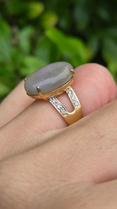 Vintage: 9ct Yellow Gold Opal & Diamond Split Shoulder Ring