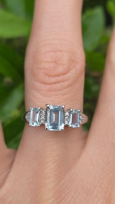 Vintage: 9ct White Gold Aquamarine & Diamond Ring