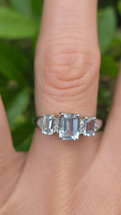 Vintage: 9ct White Gold Aquamarine & Diamond Ring