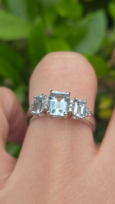 Vintage: 9ct White Gold Aquamarine & Diamond Ring