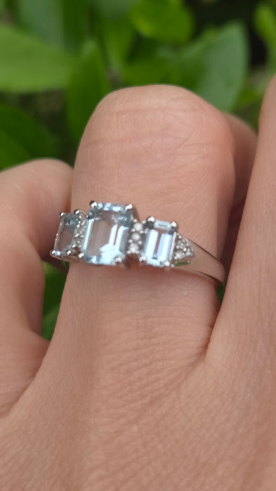 Vintage: 9ct White Gold Aquamarine & Diamond Ring