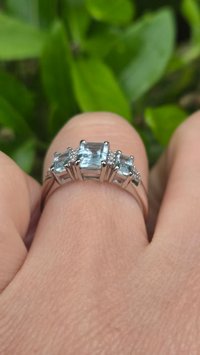Vintage: 9ct White Gold Aquamarine & Diamond Ring