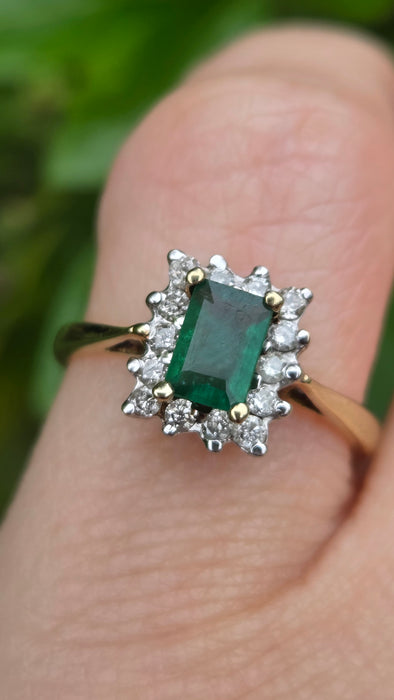 Vintage: 9ct Yellow Gold Emerald & Diamond Cluster Ring — 0.25ct