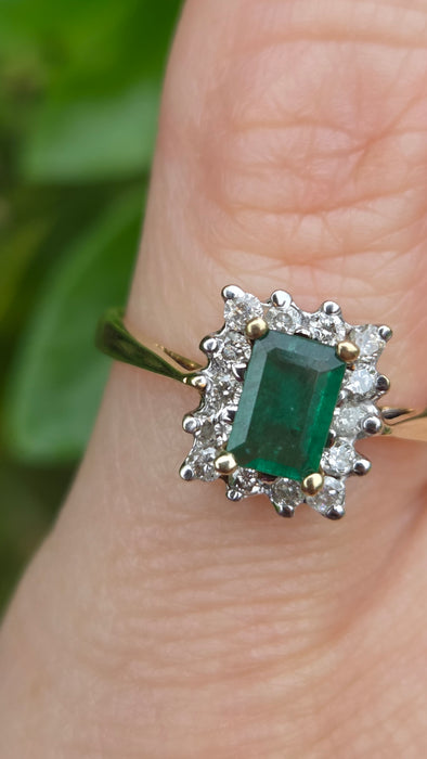 Vintage: 9ct Yellow Gold Emerald & Diamond Cluster Ring — 0.25ct