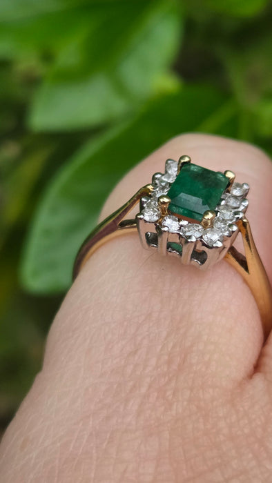 Vintage: 9ct Yellow Gold Emerald & Diamond Cluster Ring — 0.25ct