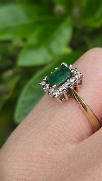 Vintage: 9ct Yellow Gold Emerald & Diamond Cluster Ring — 0.25ct