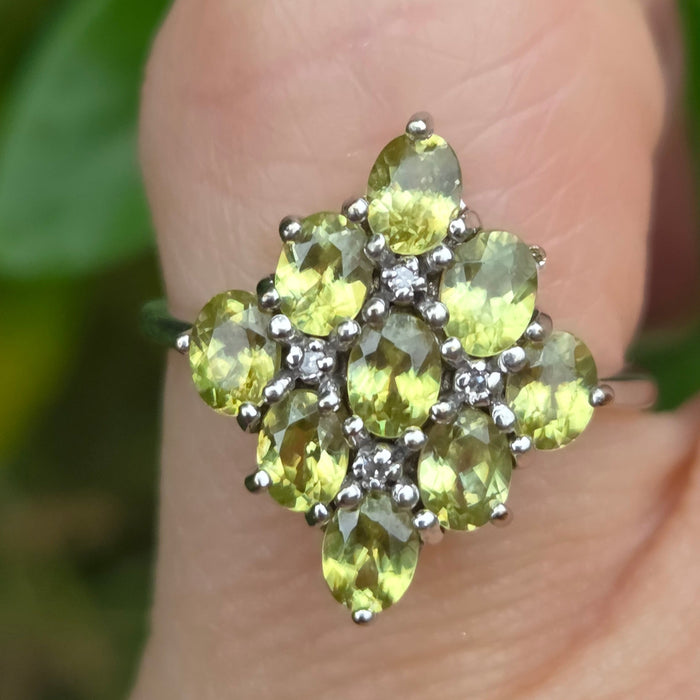 6701: Vintage: 9ct White Gold Peridot & Diamond Cluster Ring