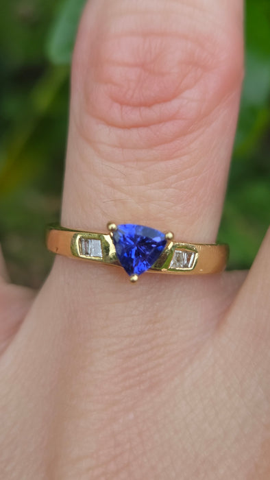 Vintage: 18ct Gold Trillion Cut Tanzanite & Diamond Dress Ring
