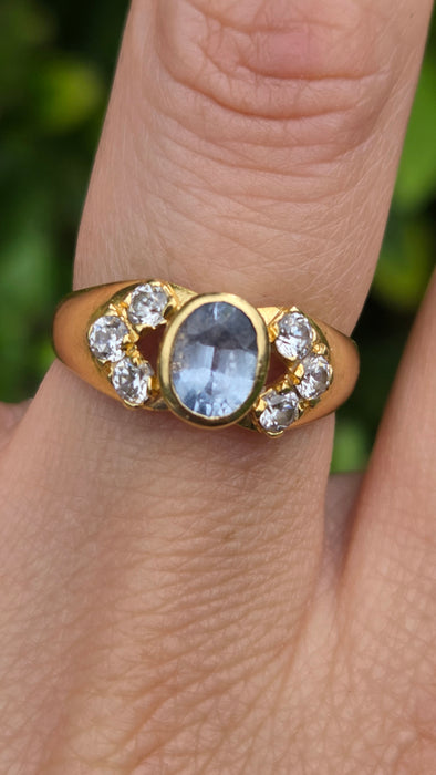 Vintage: 18ct Yellow Gold Blue Topaz & Man Made Diamond Dress Ring