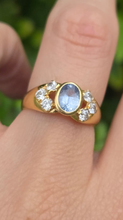 Vintage: 18ct Yellow Gold Blue Topaz & Man Made Diamond Dress Ring