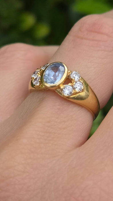Vintage: 18ct Yellow Gold Blue Topaz & Man Made Diamond Dress Ring