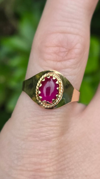 Vintage: 18ct Yellow Gold Pink Sapphire Cabochon Signet Ring