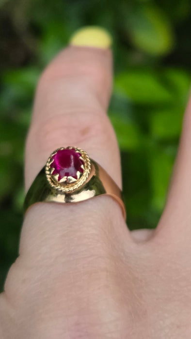 Vintage: 18ct Yellow Gold Pink Sapphire Cabochon Signet Ring