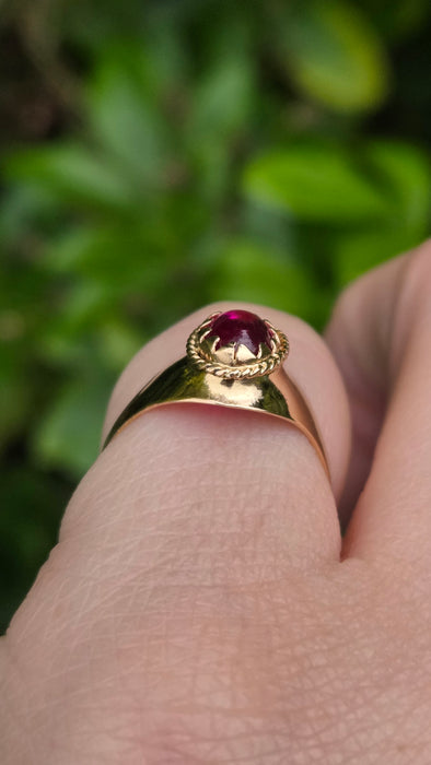 Vintage: 18ct Yellow Gold Pink Sapphire Cabochon Signet Ring