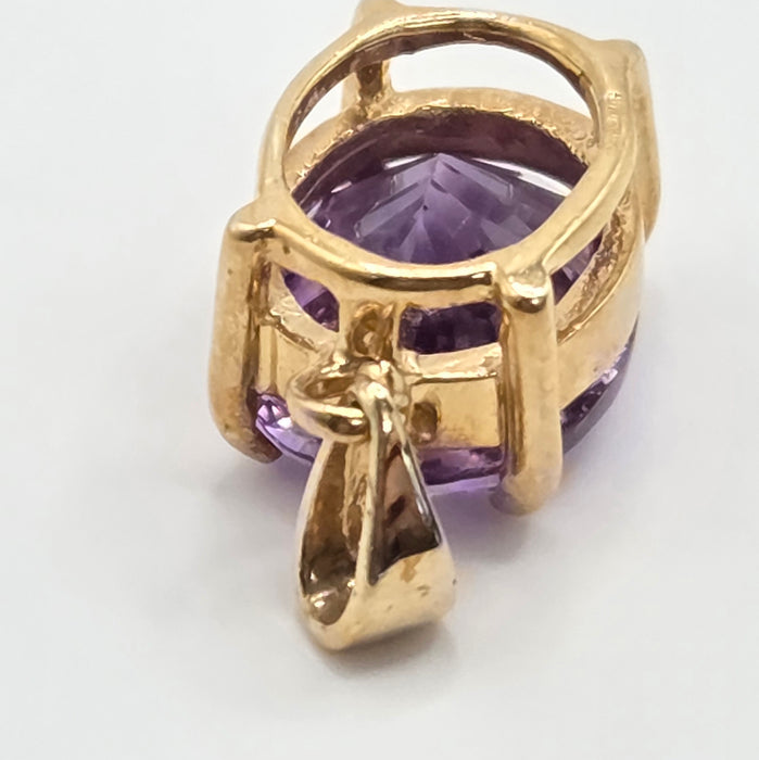 Vintage: 9ct Gold Oval Amethyst Pendant