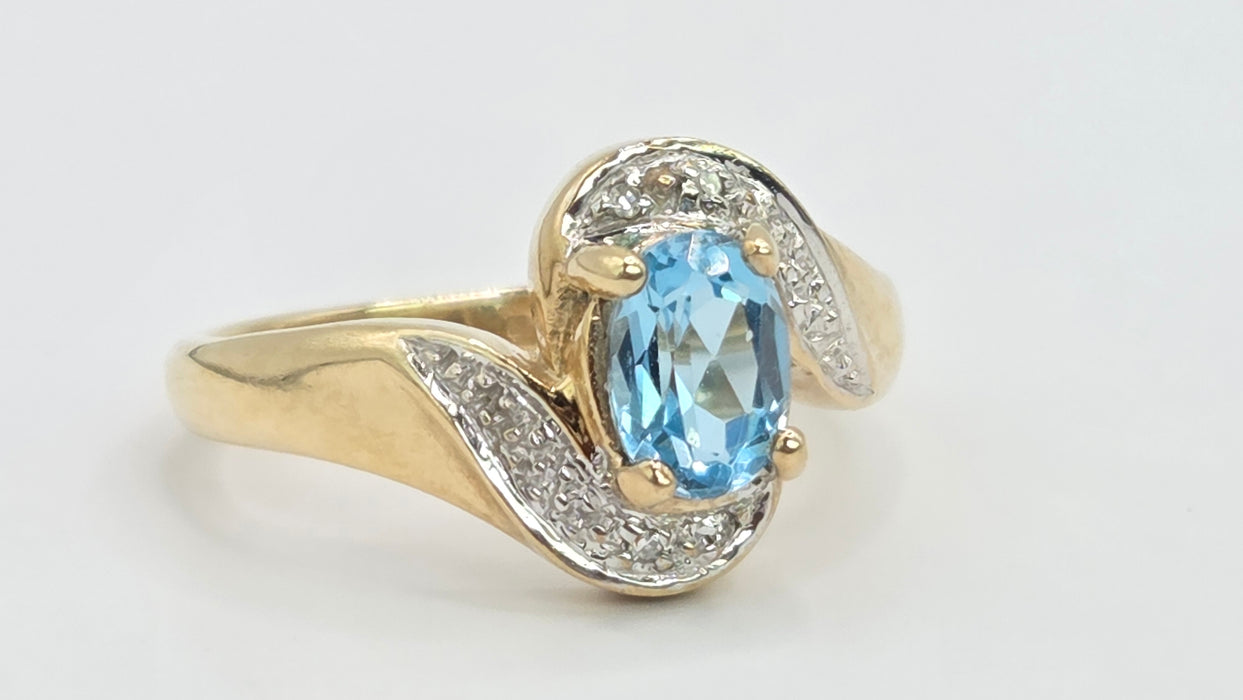 Vintage: 9ct Gold Blue Topaz & Diamond Crossover Ring