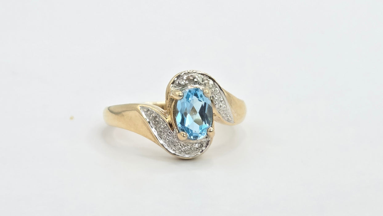 Vintage: 9ct Gold Blue Topaz & Diamond Crossover Ring