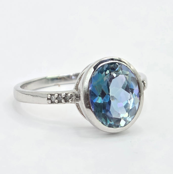Vintage: 9ct White Gold Blue Topaz & Diamond Shoulder Ring