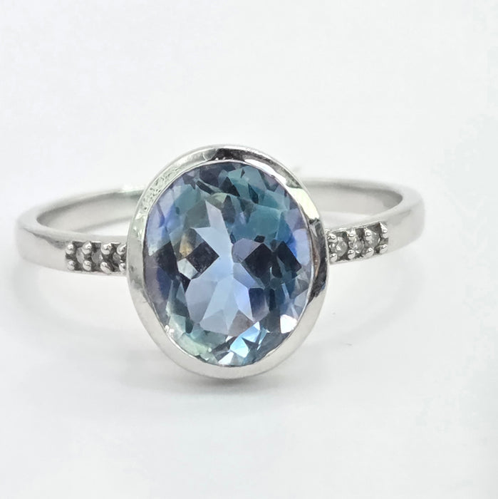 Vintage: 9ct White Gold Blue Topaz & Diamond Shoulder Ring