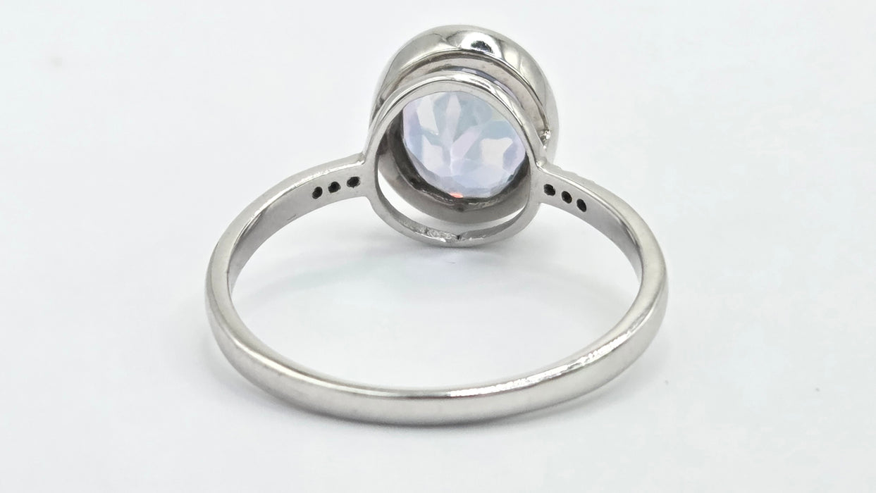 Vintage: 9ct White Gold Blue Topaz & Diamond Shoulder Ring