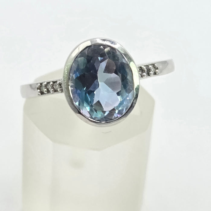 Vintage: 9ct White Gold Blue Topaz & Diamond Shoulder Ring