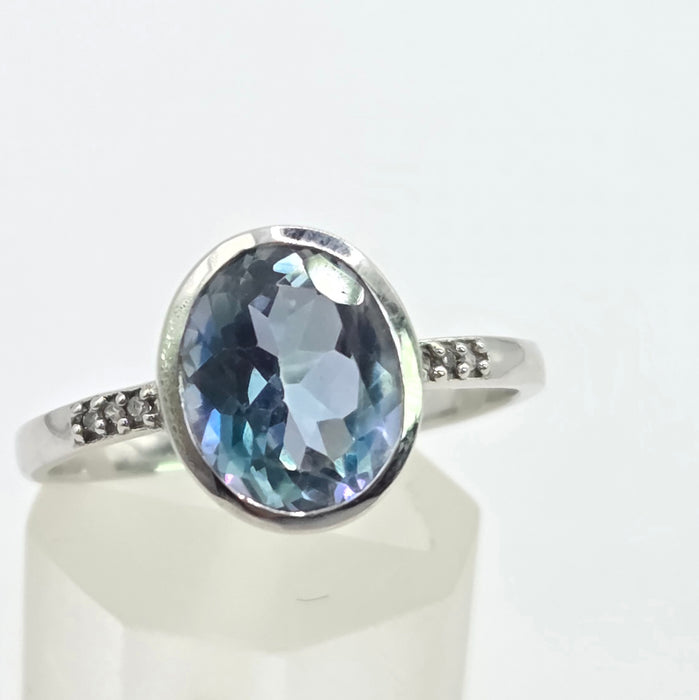 Vintage: 9ct White Gold Blue Topaz & Diamond Shoulder Ring