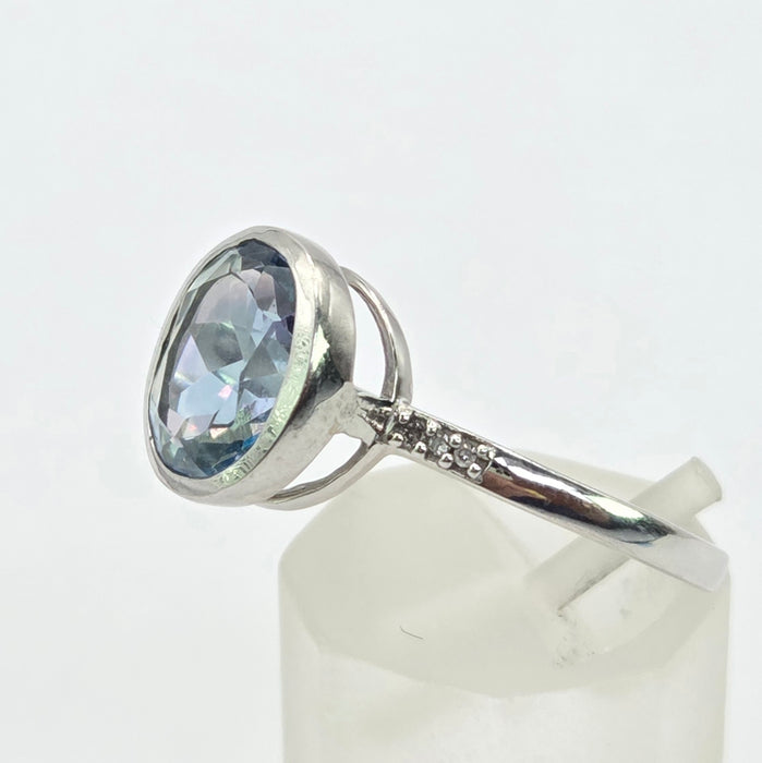 Vintage: 9ct White Gold Blue Topaz & Diamond Shoulder Ring