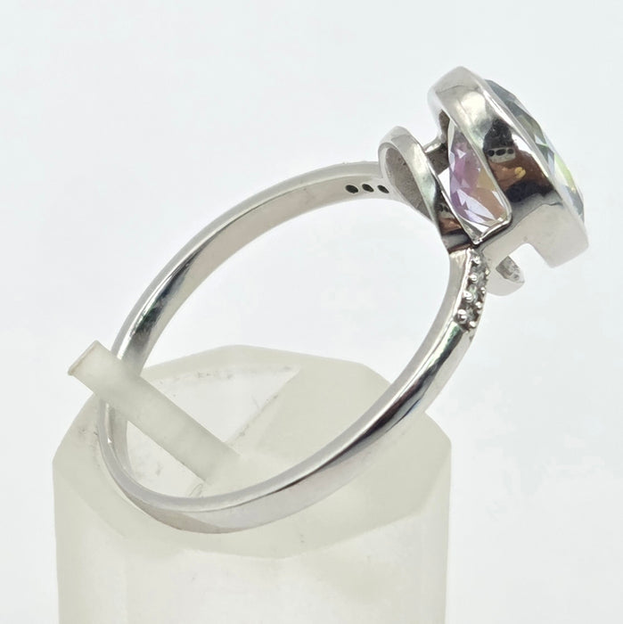 Vintage: 9ct White Gold Blue Topaz & Diamond Shoulder Ring