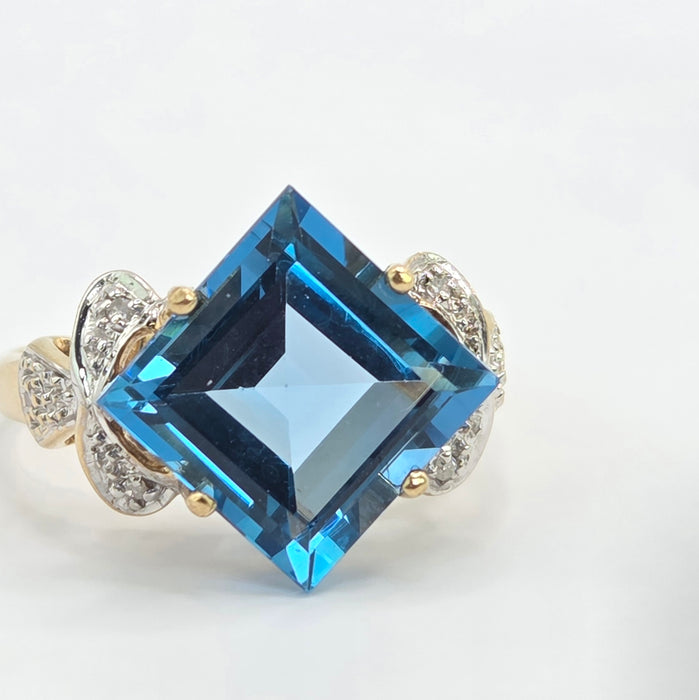 Vintage: 9ct Gold London Blue Topaz & Diamond Offset Square Ring