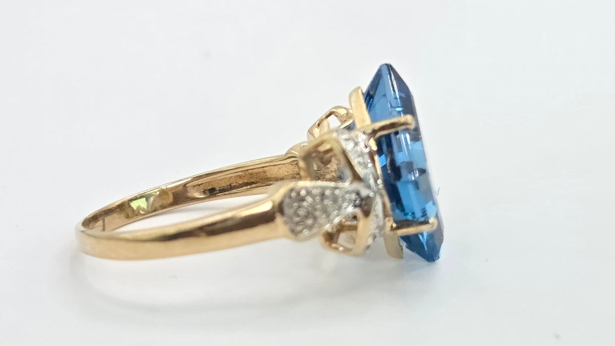 Vintage: 9ct Gold London Blue Topaz & Diamond Offset Square Ring