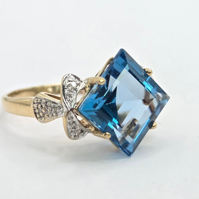 Vintage: 9ct Gold London Blue Topaz & Diamond Offset Square Ring
