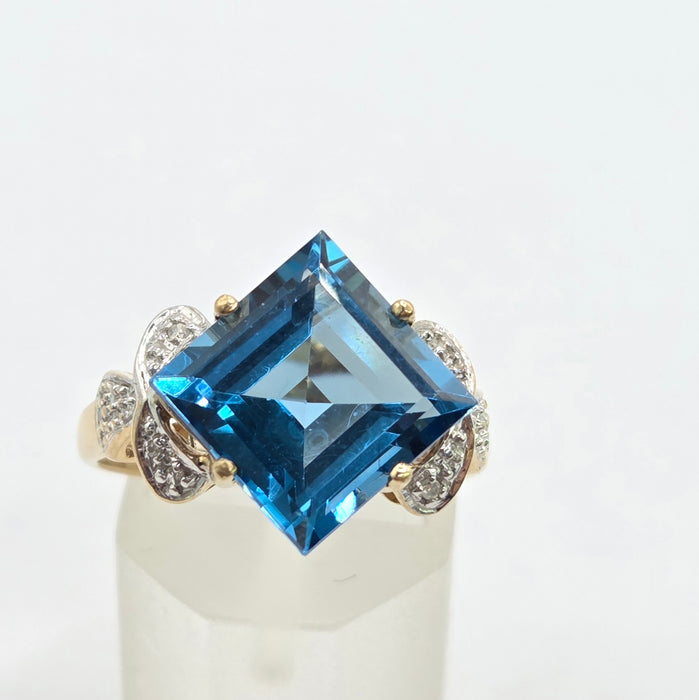 Vintage: 9ct Gold London Blue Topaz & Diamond Offset Square Ring