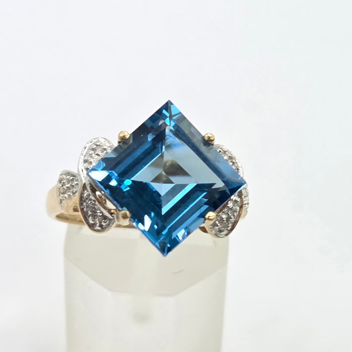 Vintage: 9ct Gold London Blue Topaz & Diamond Offset Square Ring