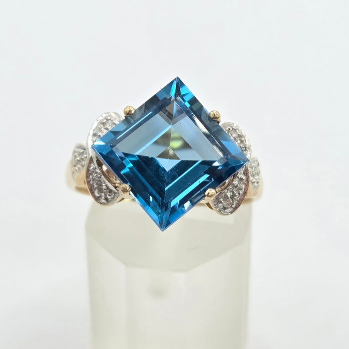 Vintage: 9ct Gold London Blue Topaz & Diamond Offset Square Ring
