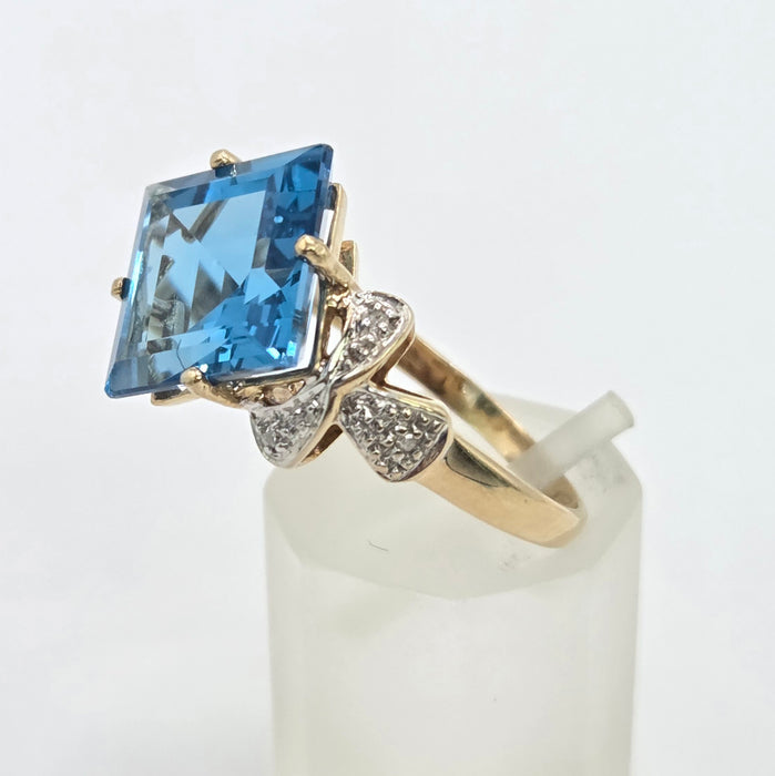 Vintage: 9ct Gold London Blue Topaz & Diamond Offset Square Ring