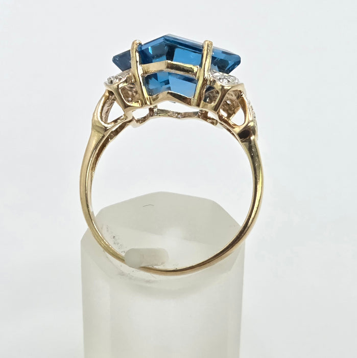 Vintage: 9ct Gold London Blue Topaz & Diamond Offset Square Ring