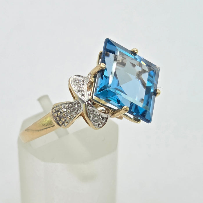 Vintage: 9ct Gold London Blue Topaz & Diamond Offset Square Ring