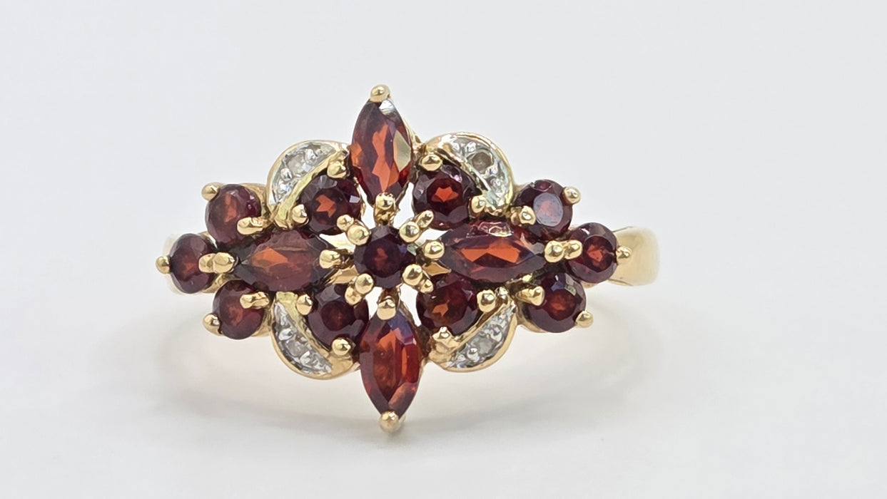 Vintage: 9ct Gold Garnet & Diamond Starburst Cluster Dress Ring