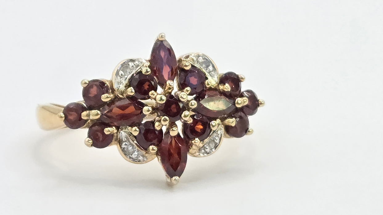 Vintage: 9ct Gold Garnet & Diamond Starburst Cluster Dress Ring