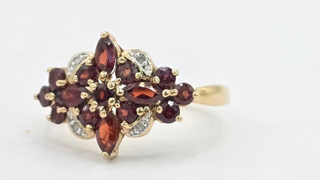 Vintage: 9ct Gold Garnet & Diamond Starburst Cluster Dress Ring