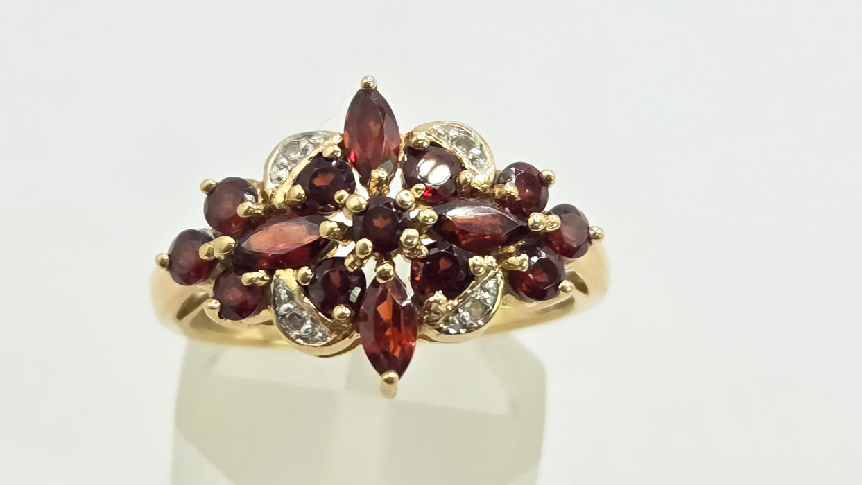 Vintage: 9ct Gold Garnet & Diamond Starburst Cluster Dress Ring