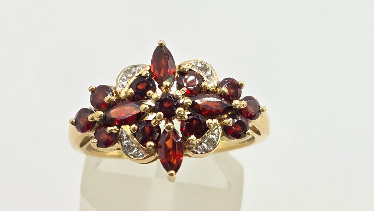 Vintage: 9ct Gold Garnet & Diamond Starburst Cluster Dress Ring