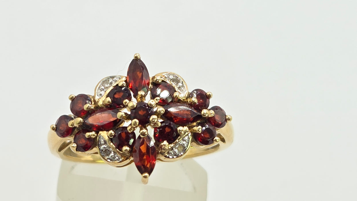 Vintage: 9ct Gold Garnet & Diamond Starburst Cluster Dress Ring