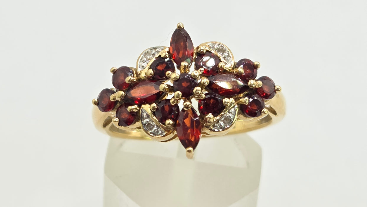 Vintage: 9ct Gold Garnet & Diamond Starburst Cluster Dress Ring